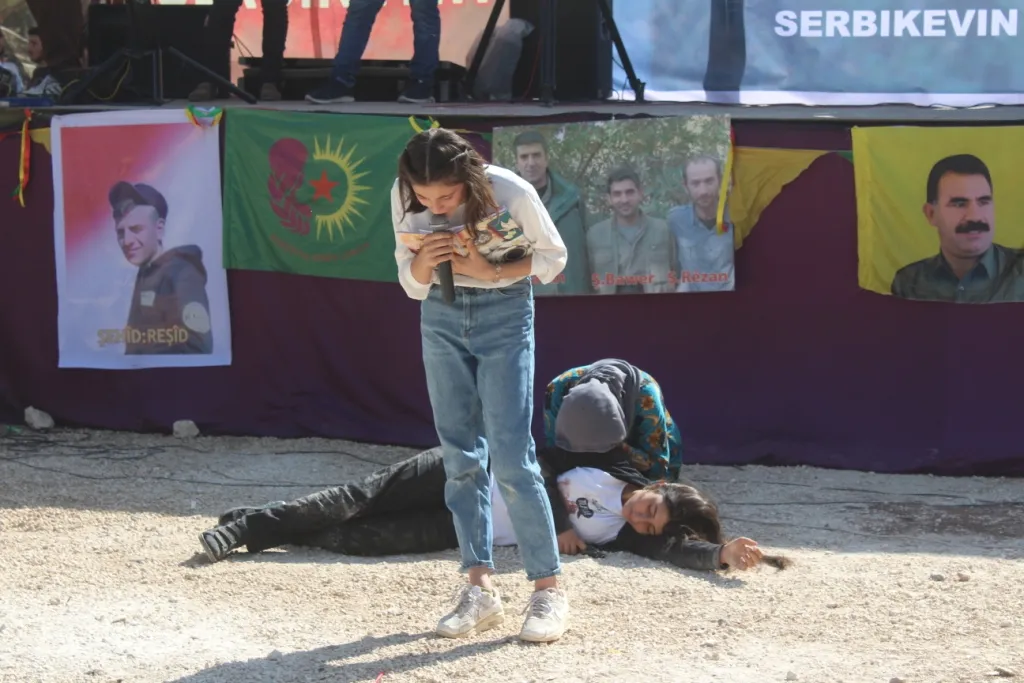 Li Kobanê mîhrîcana çand û werzîşê ya ciwanan li dar dikeve