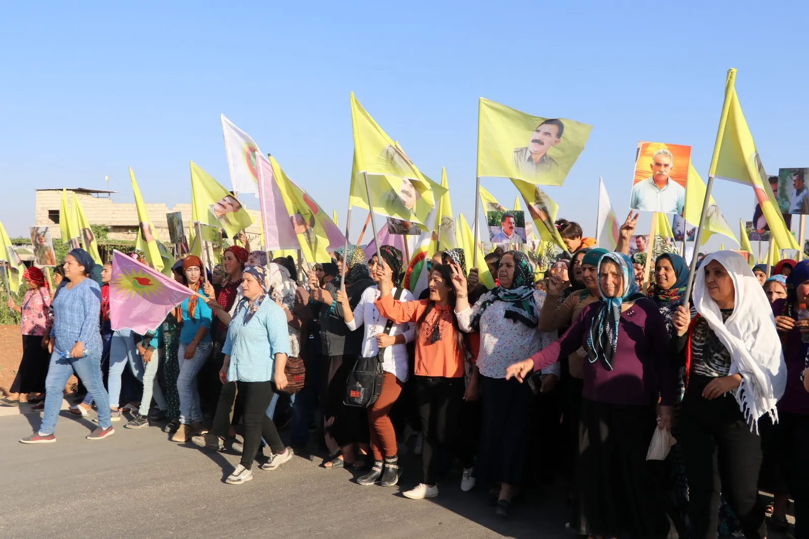 Şêniyên Efrînê komployên li ser Şengalê şermezar kirin