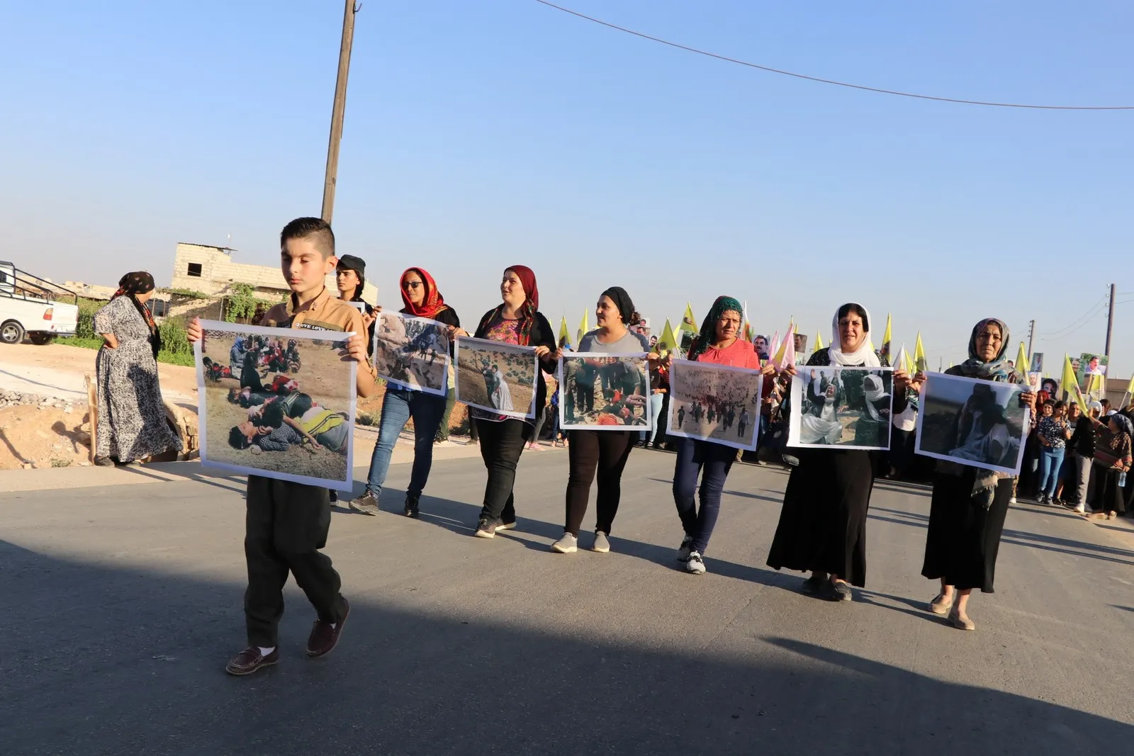 Şêniyên Efrînê komployên li ser Şengalê şermezar kirin