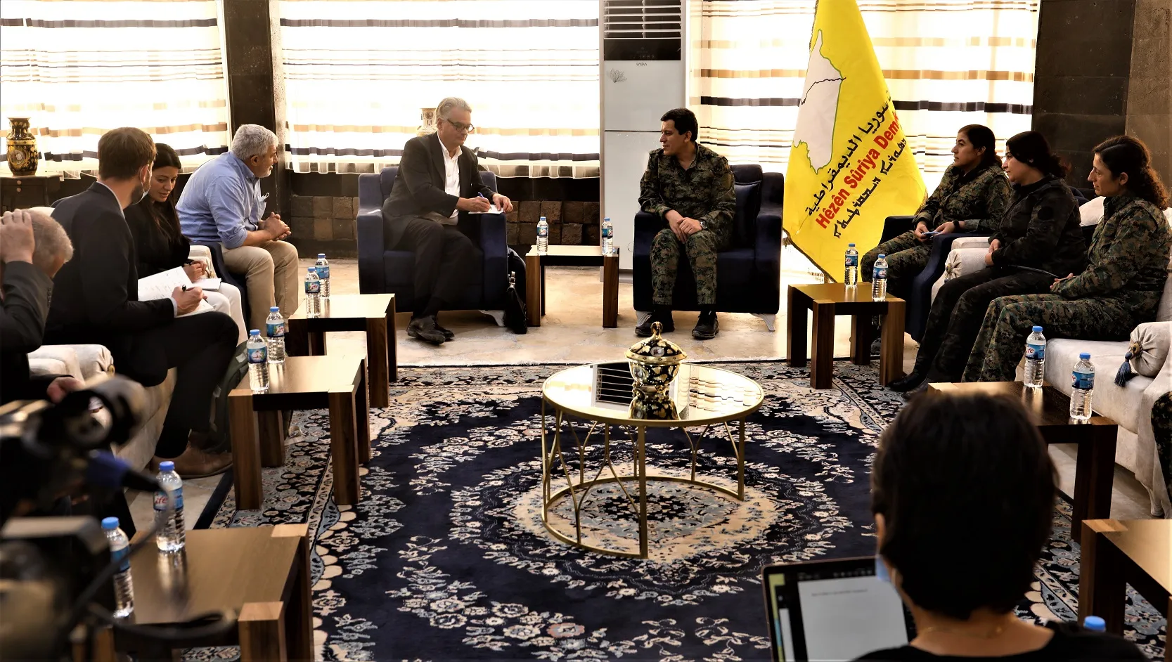 Şandeya Siwêdî peyamê welatê xwe gihand QSD’ê