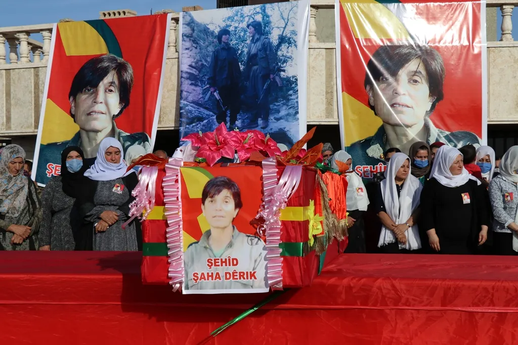 Bi merasîmeke girseyî şehîd Şaha hate oxirkirin
