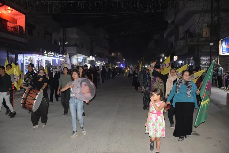 Şêniyên Qamişlo êrişa dewleta Tirk a li ser Dêrikê şermezar kir