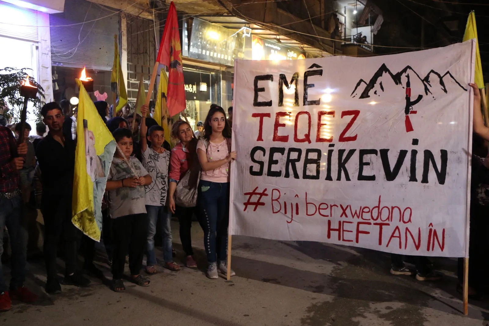 Bi meşeke meşeleyan komploya navneteweyî şermezar kir