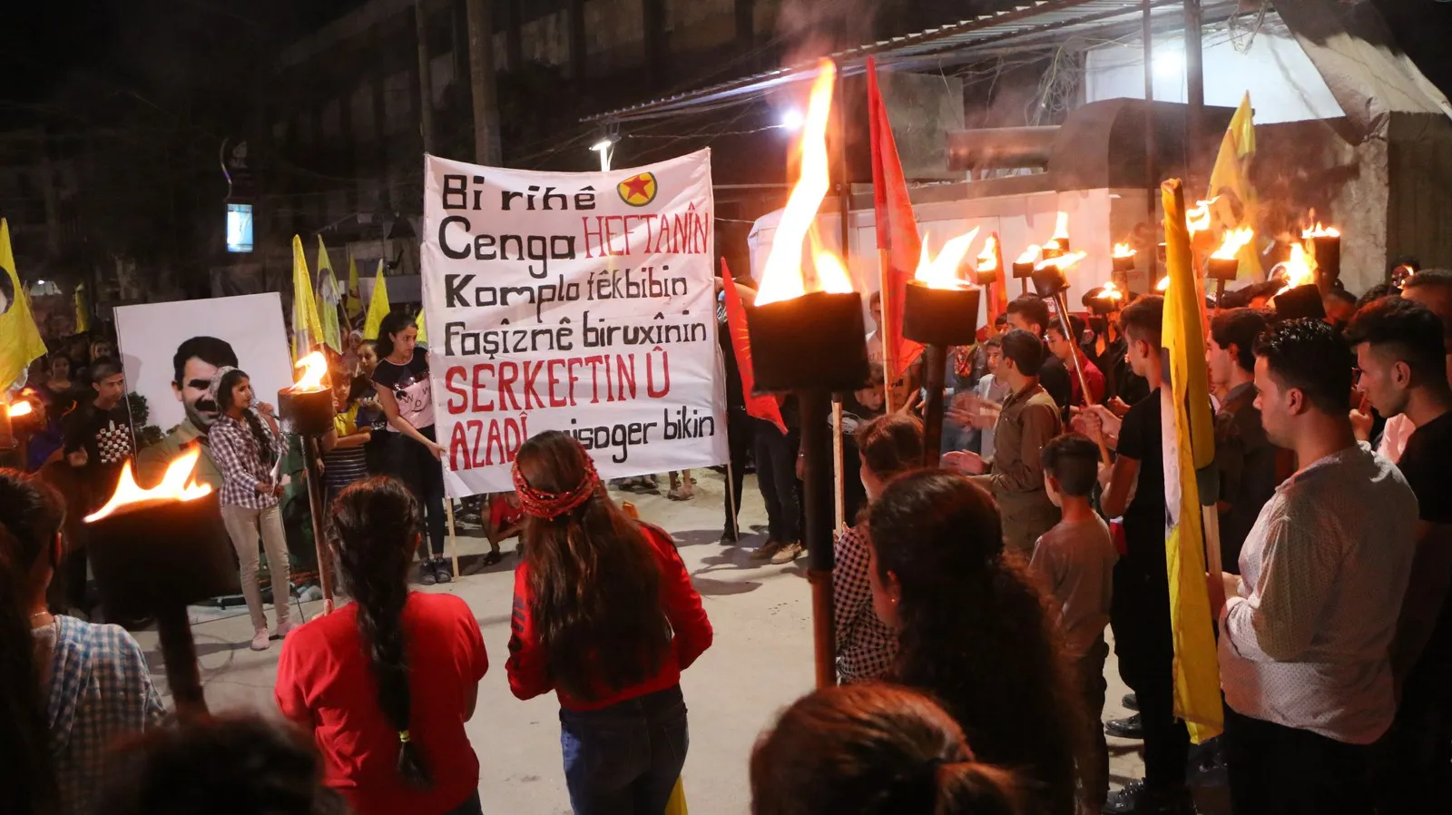 Bi meşeke meşeleyan komploya navneteweyî şermezar kir