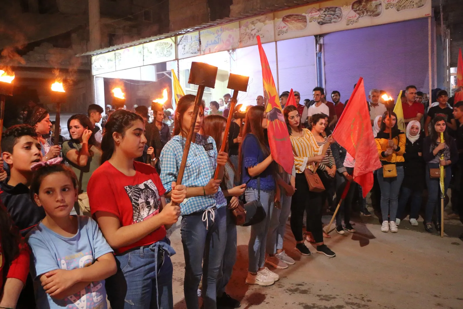 Bi meşeke meşeleyan komploya navneteweyî şermezar kir