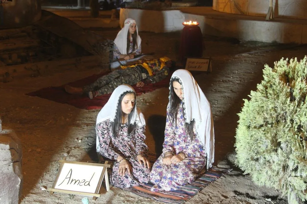 Li Kobanê cejna Halowîn (pîresêr) bi Kurdî