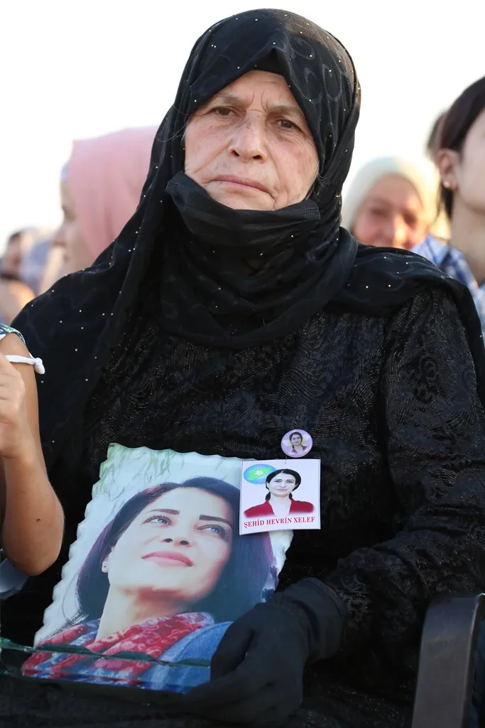 Şehîd Hevrîn Xelef û Ferhad Remedan li ser gorên xwe hatin bibîranîn