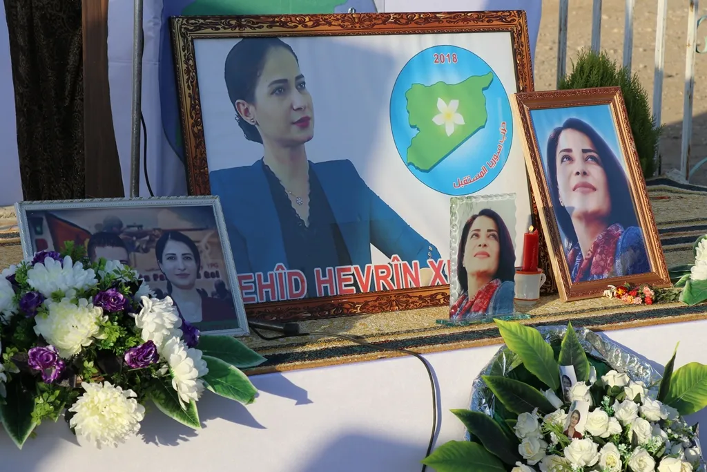 Şehîd Hevrîn Xelef û Ferhad Remedan li ser gorên xwe hatin bibîranîn