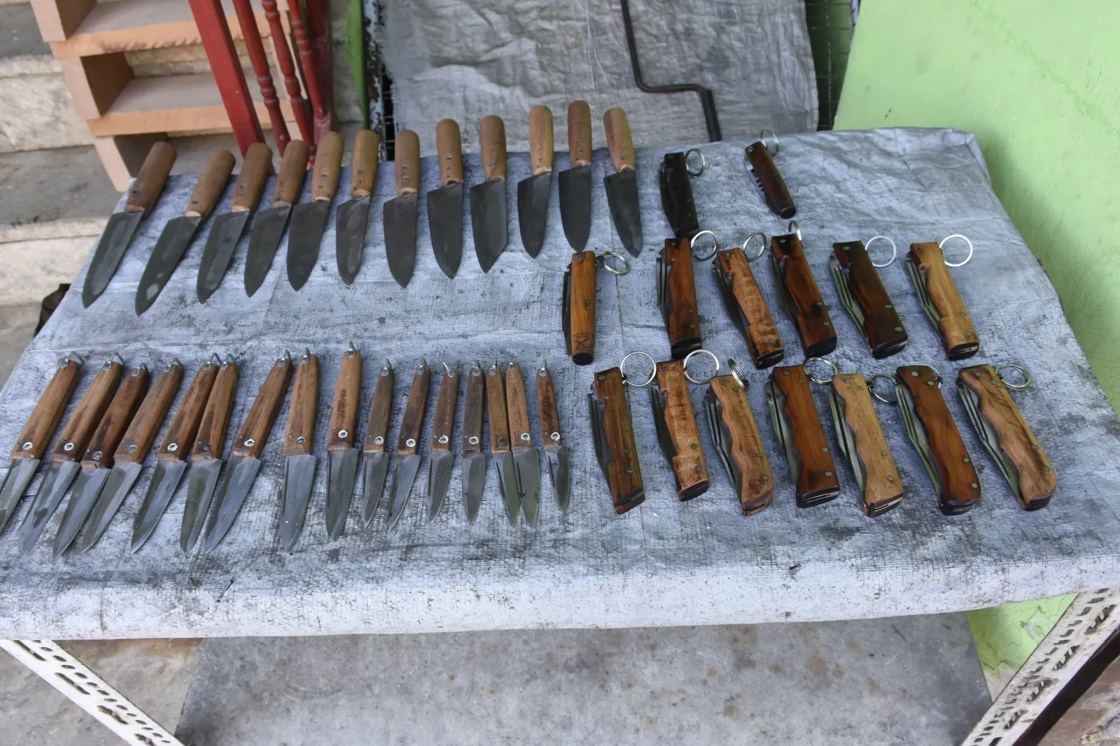 Çêkerê kêran, pîşe ji mezinên xwe wergirtiye