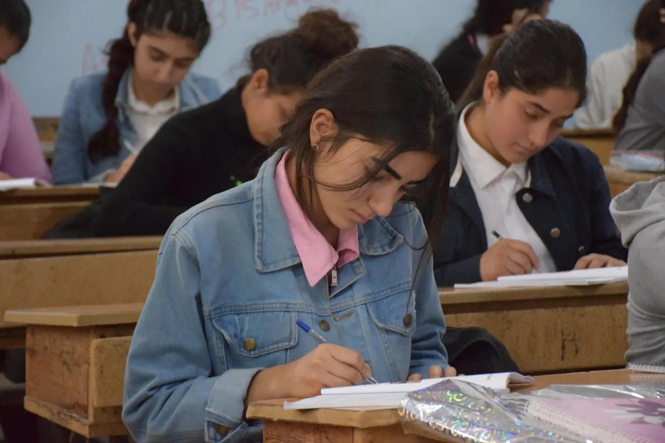 `Daxwaza ENKS`ê nasnameya kurdî tine dike`