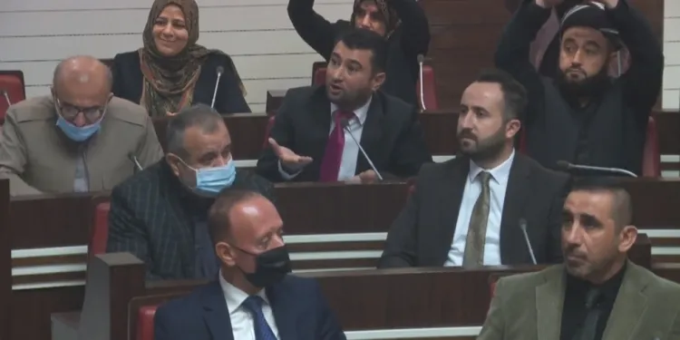 ​​​​​​​Dîmenên nerazîbûna parlamenterên Başûr a li dijî paşxistina mûçeyên karmendan