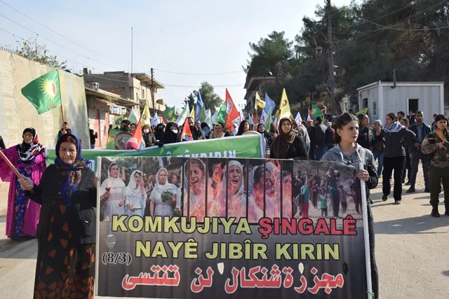 Şêniyên Qamişloyê li dijî komploya li ser Şengalê meşiyan