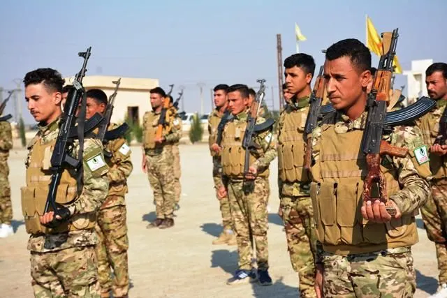 ‘Bi saya şehîdan em ji zilmê xilas bûn û em soz didin ku Sûriyeyeke demokratîk ava bikin’