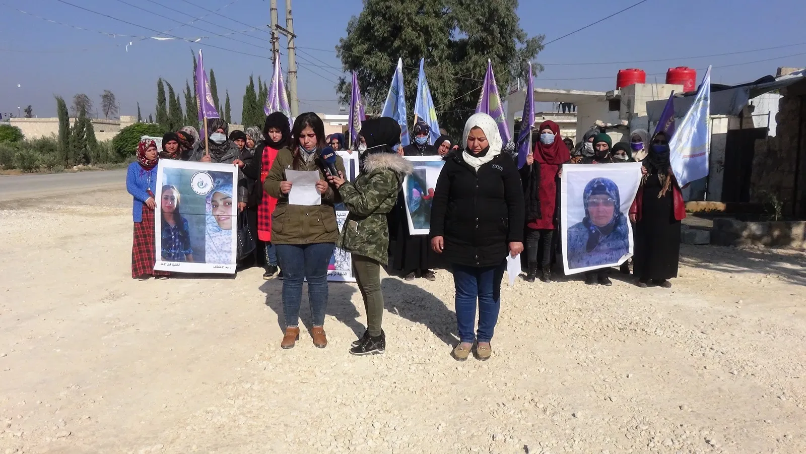‘Divê rêxistinên hiqûqî û yên jinan êşên jinên ji Sûriyê paşguh nekin’
