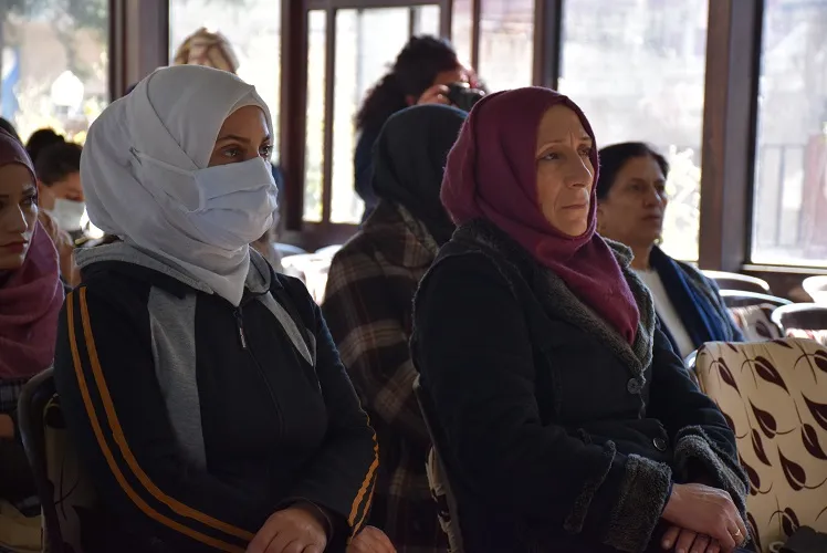 Li Qamişloyê semînera “Cureyên tundiyê û cudakariya dijî jinan” pêk hat  
