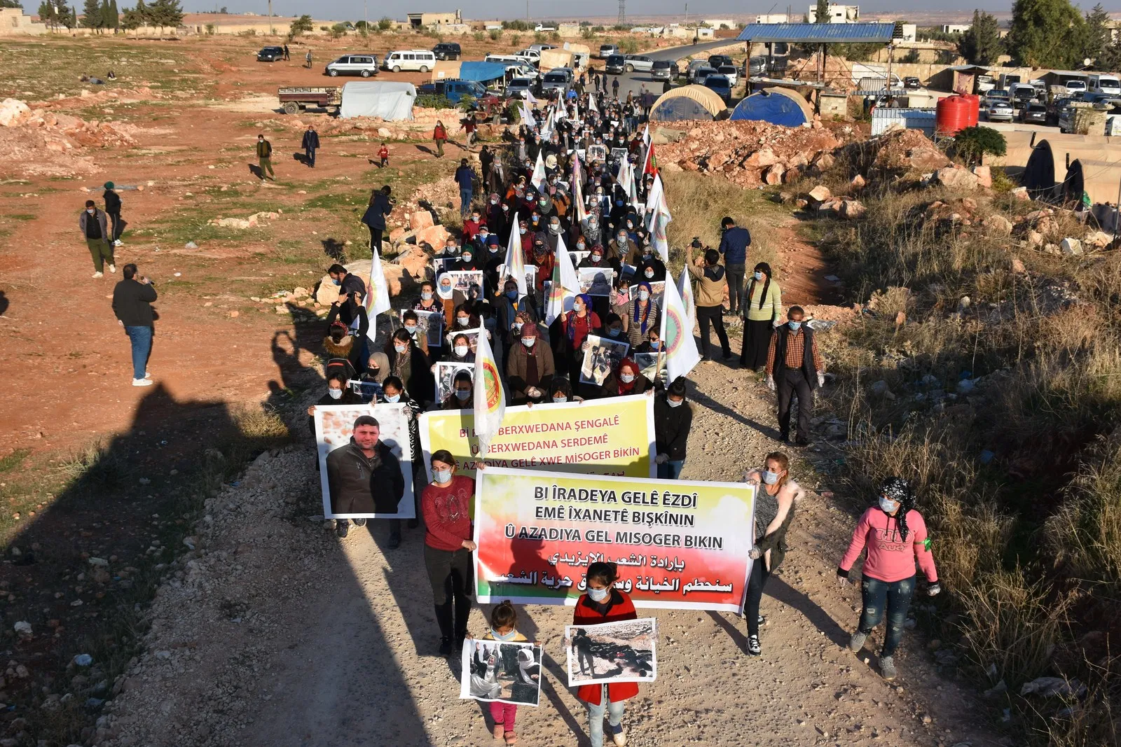 Şêniyên Efrînê li dijî peymana li ser Şengalê daketin qadan