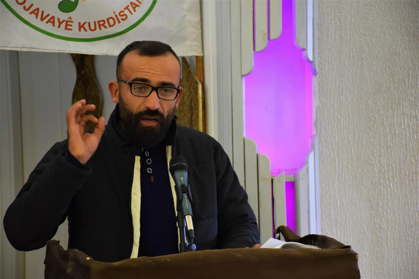 Bi helbestan berxwedan û fedakariya gelên herêmê vegotin