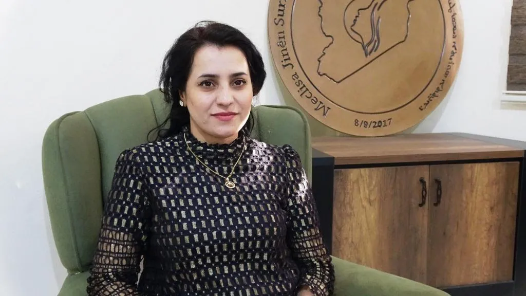 ​​​​​​​Meclisa Jinan a Sûriyê rêzepanelên pêşketinê ji jinên Reqayê re li dar xistin