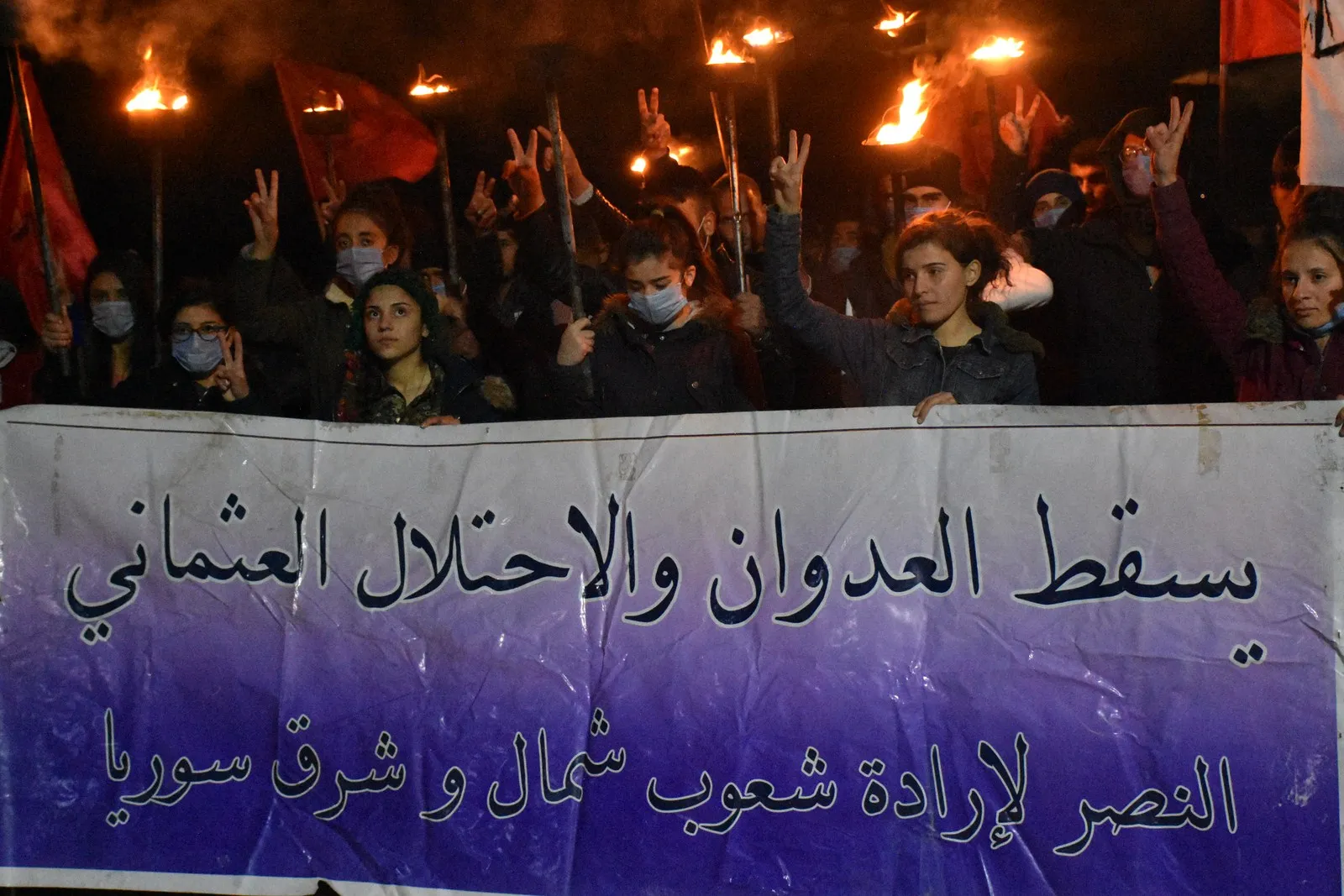 Ciwanên Efrînê kompleya li dijî Şengalê şermezar kir
