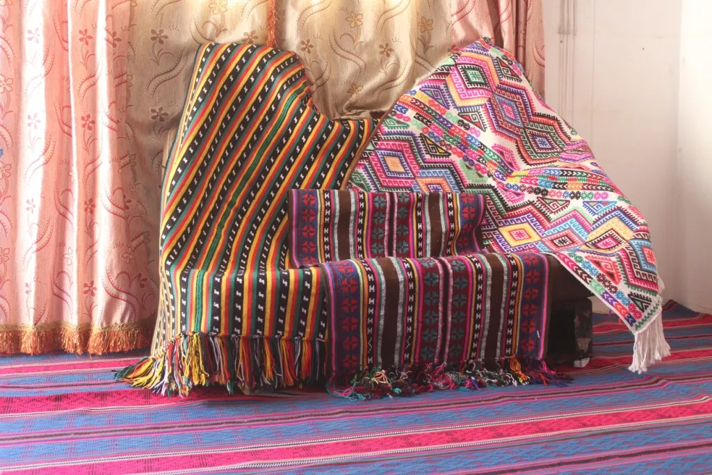 ​​​​​​​Ji bo neyê windakirin; hin jinên Kobanê pîşeya folklorî diparêzin