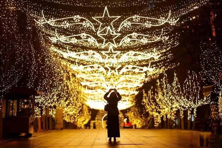 Pîrozbahiyên Noelê li Şamê… nîşaneya newekheviyê û sersariya li hember koronayê