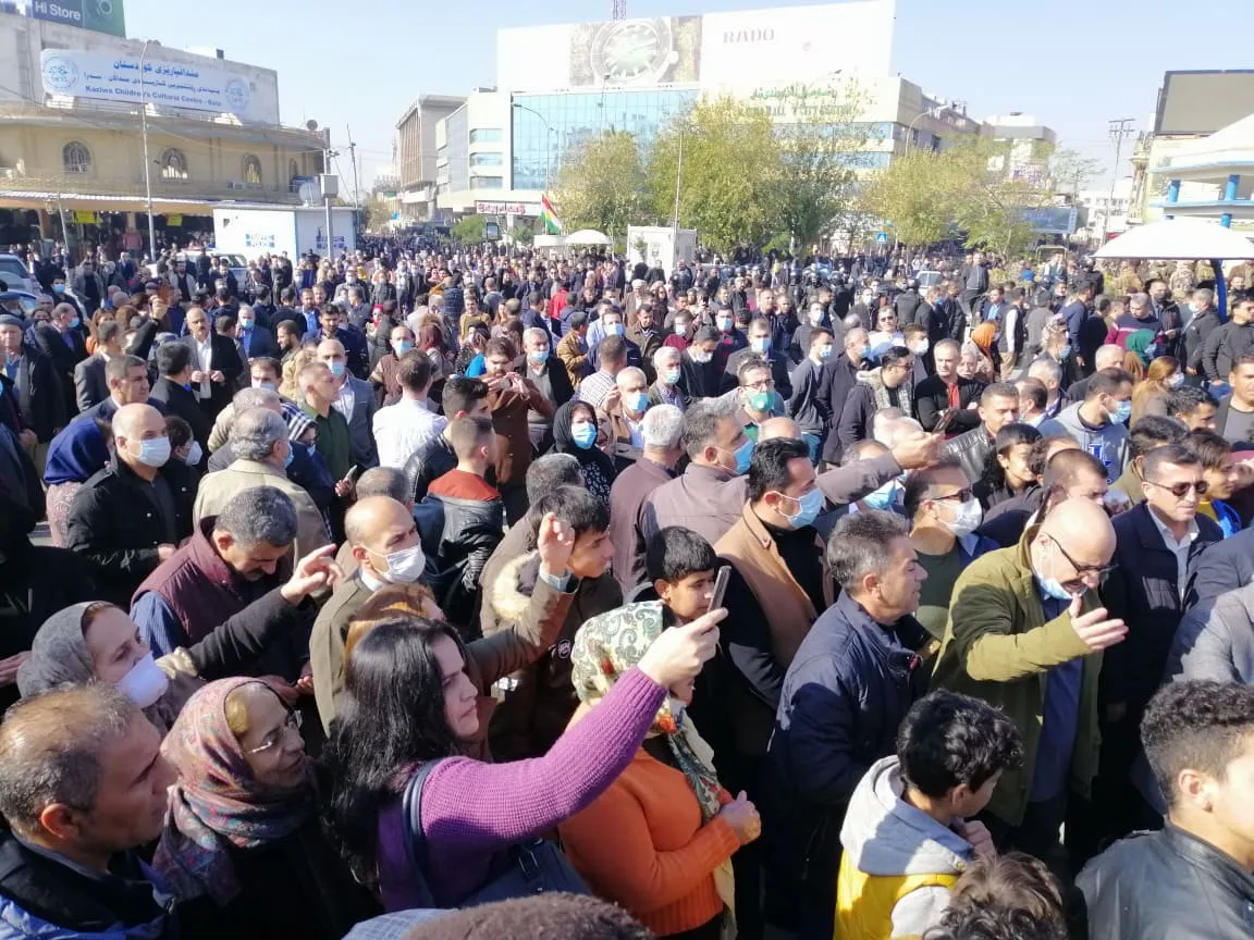 Şêniyên Silêmaniyê xwepêşandaneke girseyî li dar dixin