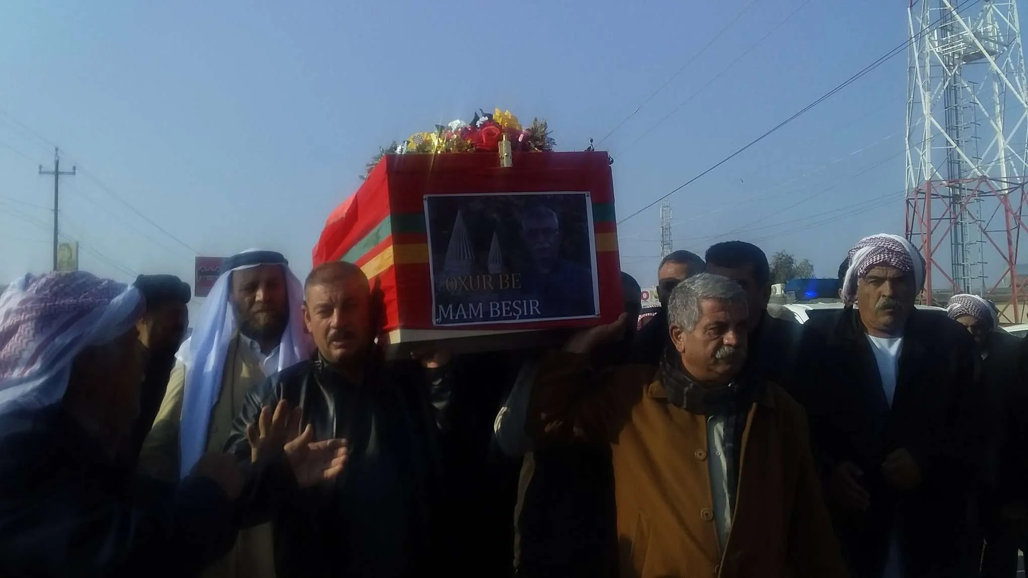 Cenazeyê Mam Beşîr bi karwaneke bi heybet ber bi goristanê ve diçe