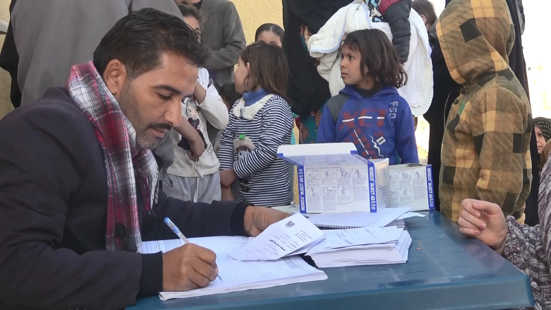 Komîteya Tenduristiyê li gundewarê Dêrazorê dest bi hemleya aşlekirina zarokan kir