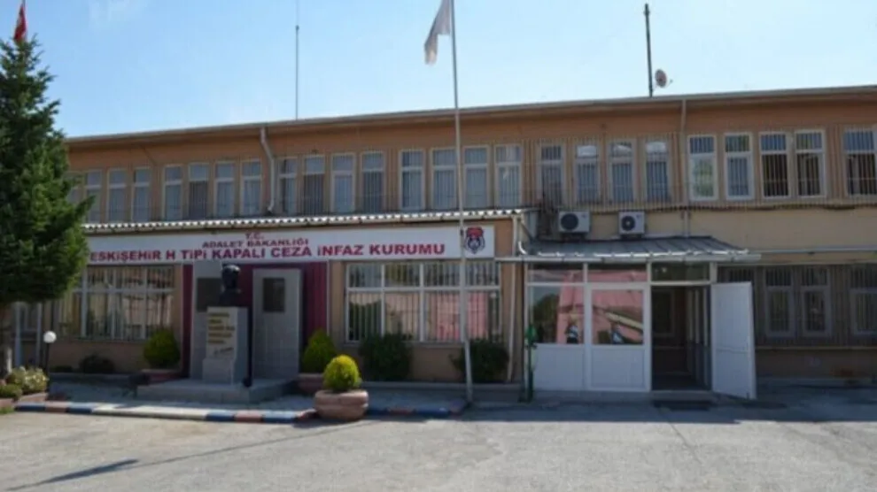 Girtiyên di greva birçîbûnê ya girtîgeha Eskîşehîrê rastî nêzkatiyên xerab tên