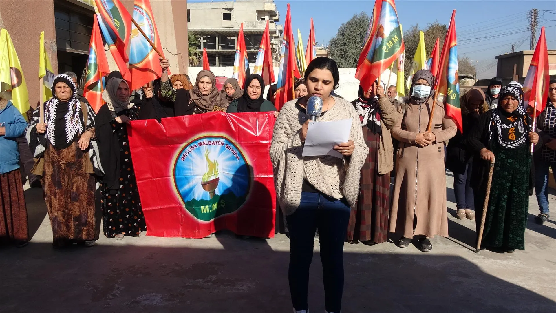 Li Hesekê û Kobanê girtina Leyla Guven hate şermezarkirin