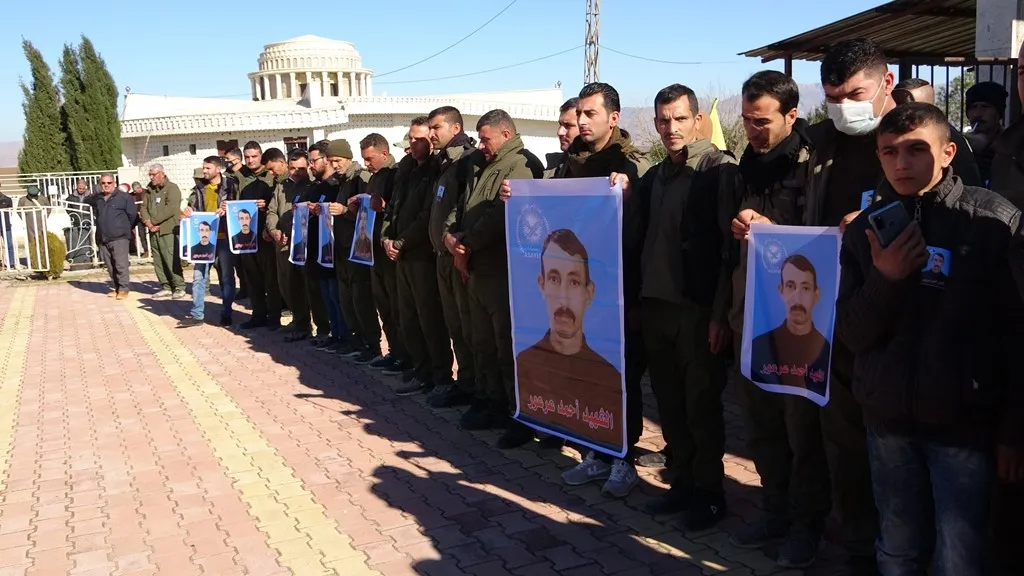 Şêniyên Dêrikê cenazeyê şehîd Ehmed Erûr oxir kir