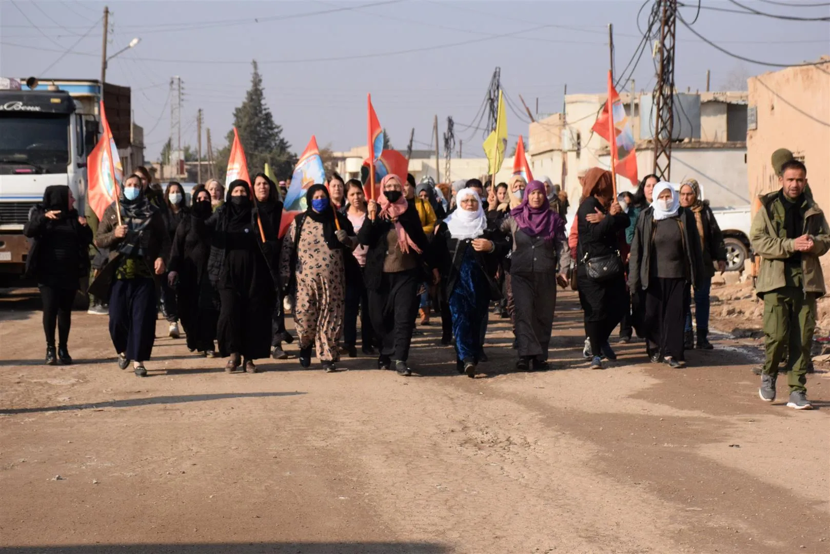 Şêniyên Qamişloyê sersaxî ji malbata şehîd Demhat Til Koçer re xwest