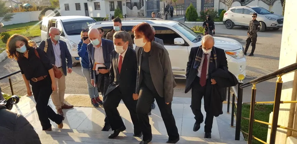 Şandeyeke Parlamantoya Belçîka bi nûnerên Rêveberiya Xweser re dicive