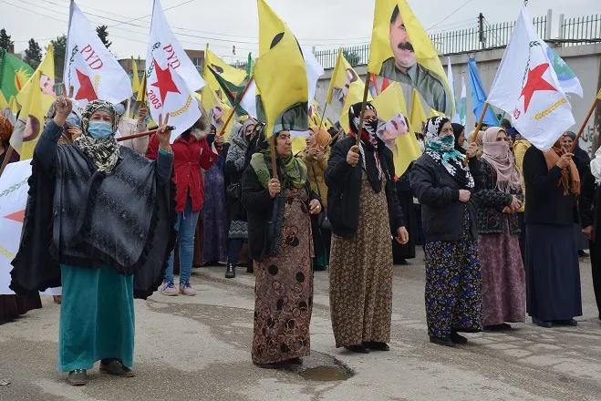 Li Qamişlo şênî li dijî siyasetên PDK`ê meşiyan