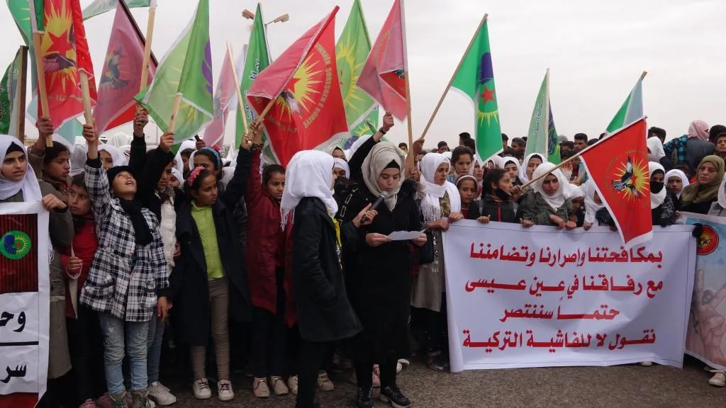 Şêniyên Reqa û Tebqayê: Civaka navneteweyî ji berdewamkirina êrişên li dijî herêmê berpirsyar e