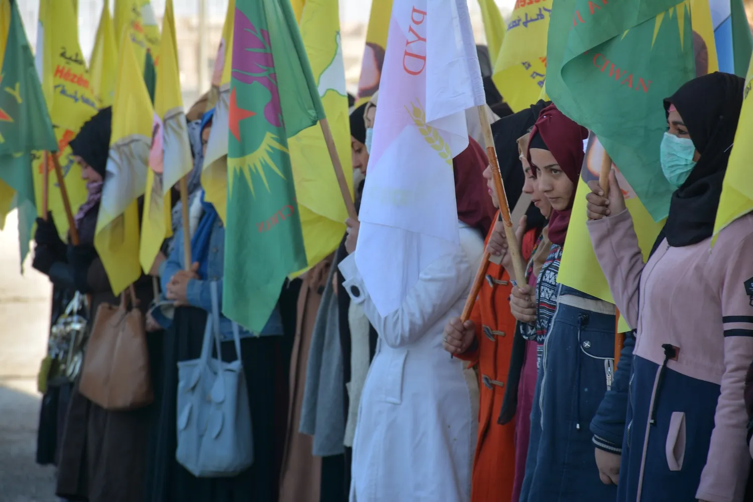 Şêniyên Şedadê ji bo piştgiriya Şengalê meşiyan