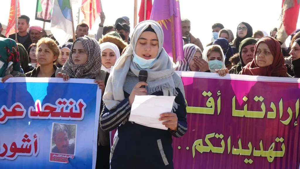 Jinên herêmê li pêşiya baregeha Rûsya xwepêşandaneke girseyî li dar xist