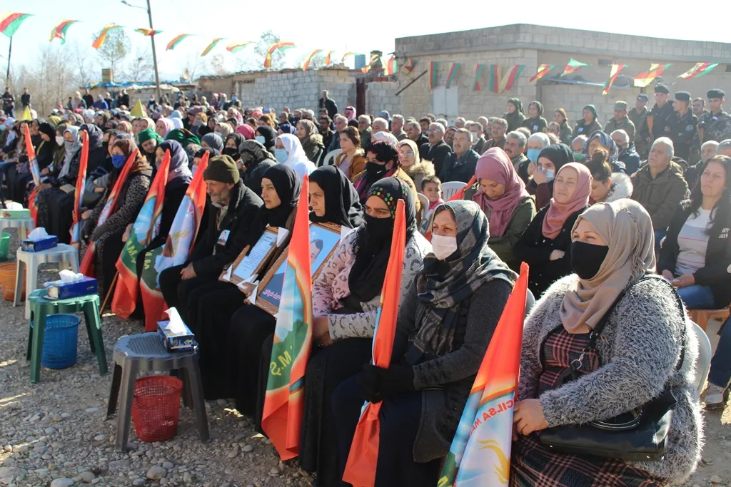 Şêniyên Dêrikê sersaxî ji malbata şehîd Ehmed Erûr re xwest