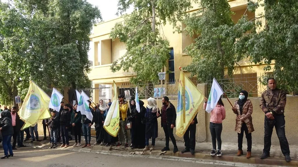 Êrişên dewleta Tirk a dagirker li Reqayê hatin şermezarkirin