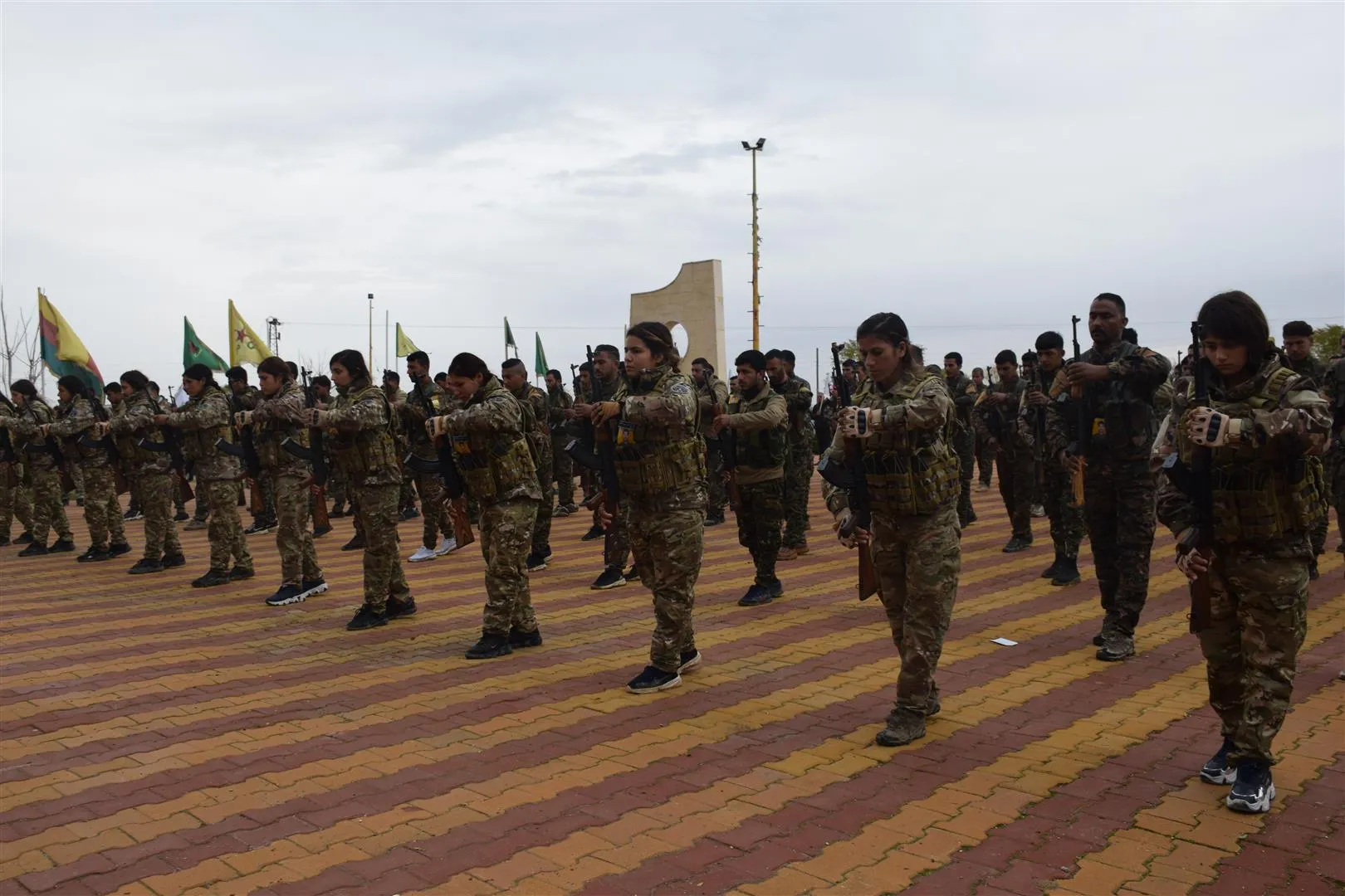 ​​​​​​​Cenazeyê şehîdê YPG'ê Azad El-Dêrî li Hesekê hate veşartin