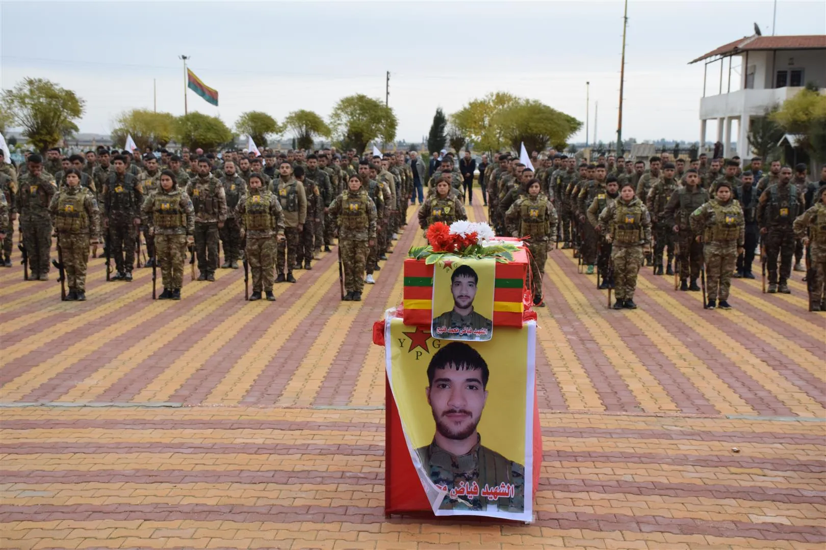 ​​​​​​​Cenazeyê şehîdê YPG'ê Azad El-Dêrî li Hesekê hate veşartin