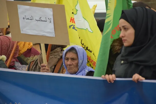 Şêniyên Çilaxa ji bo piştgiriya berxwedana Eyn Îsayê meşiyan