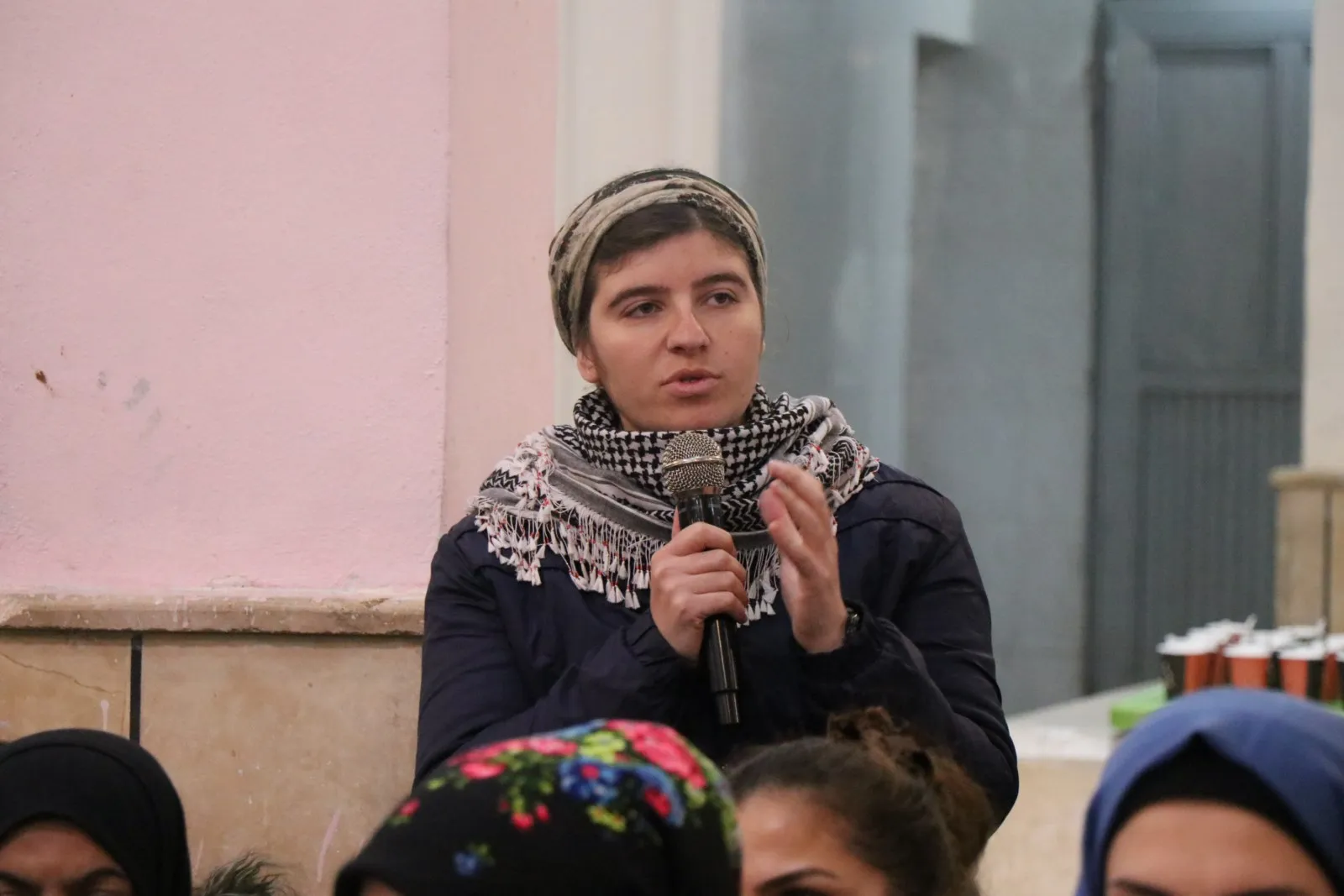 Yekitiya Jinên Ciwan a Helebê panelek li ser zewaca temenbiçûk li dar xist