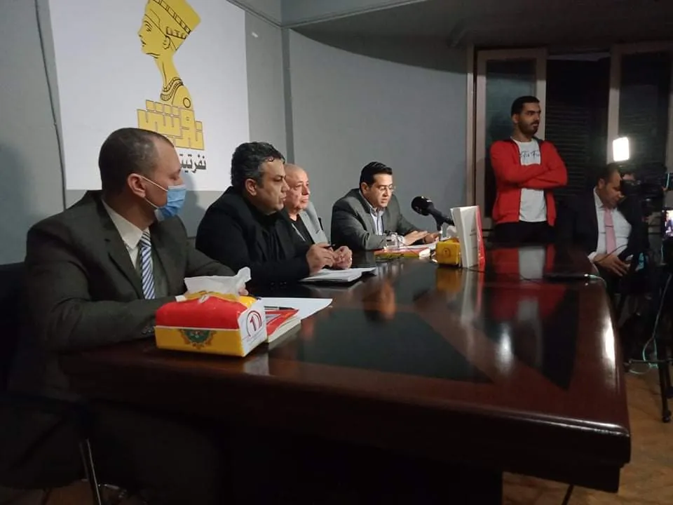 Pirtûka "Kurd di nav xwenan de û li ser erdê" mijara panelekê li Qahîrayê bû