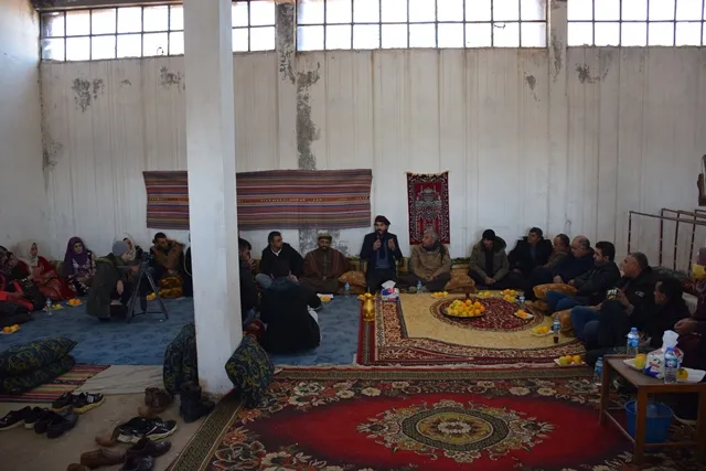Bi helbestan dozên xwe yên civakî vedibêjin