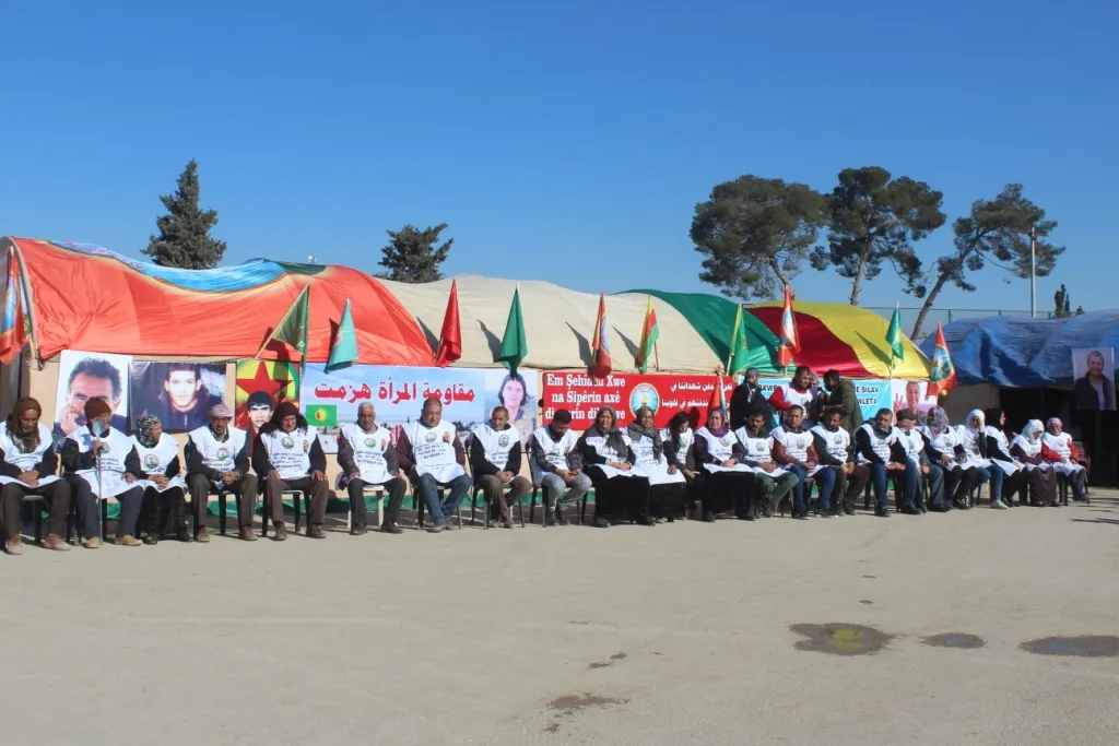 Li Kobanê ji bo piştgiriya çalakvanên zîndanan greva birçîbûnê dest pê kir