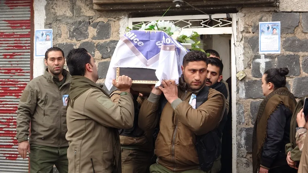Bi sedan şêniyên Dêrik cenazeyê şehîd Alerya Yeqûb, oxir kir