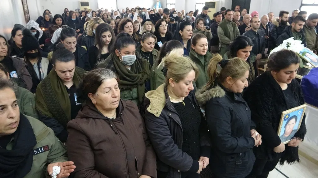 Bi sedan şêniyên Dêrik cenazeyê şehîd Alerya Yeqûb, oxir kir