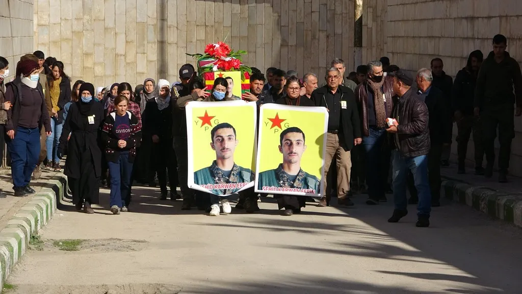 Şêniyên Dêrikê şehîdekî xwe oxir kir