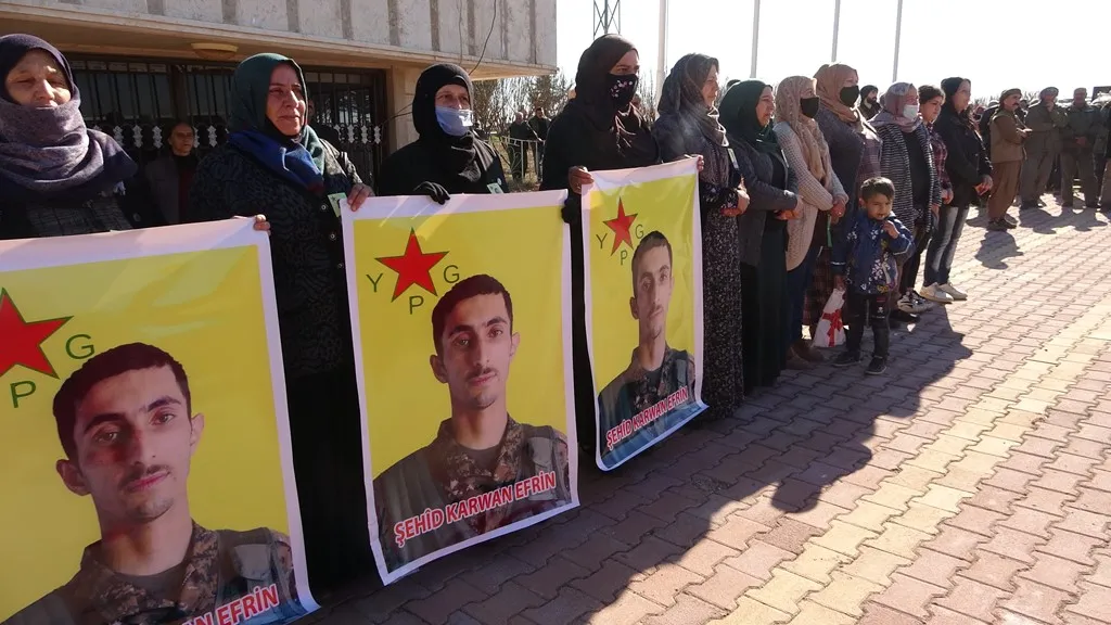 Şêniyên Dêrikê şehîdekî xwe oxir kir
